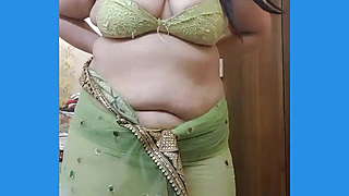 indiansexypooja teasing in saree