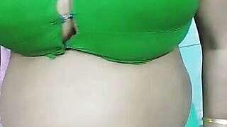 Indian sexy big boobs aunty