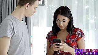 Sarah Cute tells Stepbro, "_Everything about you is secondary"_ -S15:E7