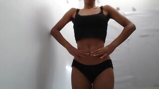 Hot Lady Showing Her Sexy Pussy