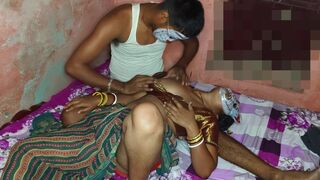 Indian Bhabhi Hot Sex in Saree