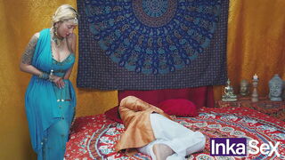 Chudai - Vatsiana observa y relata como su Madrastra es follada por el ano y realiza un trio.