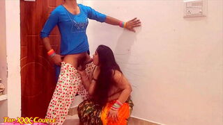 बहरूपिये नें हिजड़ा बनकर हाॅट देसी भाभी को पकड़कर चोद ड़ाला ।। फुल देसी सीन ।।  ️(हिन्दी में अश्लील)️