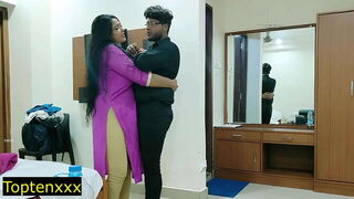 Indian Hot housewife sex with clear Hindi Audio