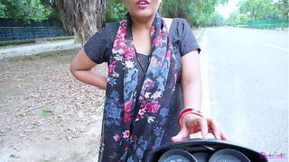 Indian Desi prostitute bhabhi dealing for Fuck with Client on road, she fucked by him in Doggystyle with HINDI Audio.