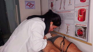 Ere&ccedil_&atilde_o na frente da enfermeira