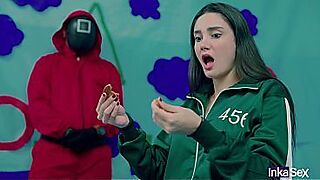 SQUID GAME - Victoria carmargo bsile rompe la galleta en el juego del calamar y es follada por su carnoso y rosado co&ntilde_o.