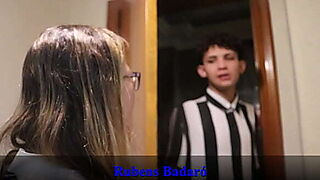 Transei com meu enteado depois de flagrar ele no banho (VIDEO COMPLETO NO RED/SHEER)