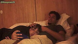 Tengo sue&ntilde_o hermanastro, dejame acostarme en tus piernas, pero no metas tu pene en mi boca por favor!!