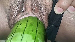 Chick spread her legs in homemade porn