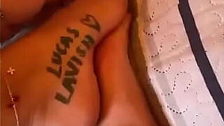 Mira como toco mis pies _)