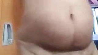 Desi bhabhi put brinjal into pussy