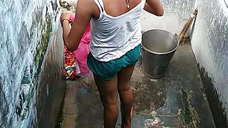 Saali ki chudai bathroom me