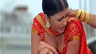 aishwarya  Showing Beautiful Boobs